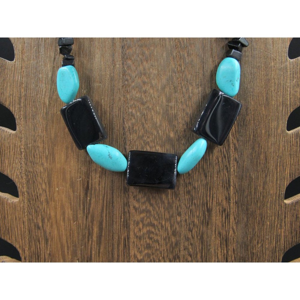 16" Silver Tone Black And Blue Stones Necklace Vintage Costume Jewelry Beautiful